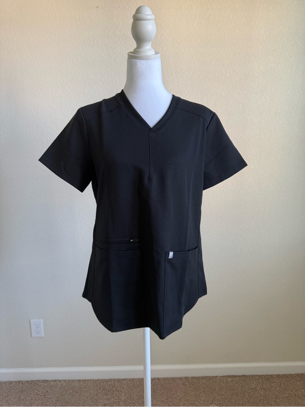 Fabletics Women’s Black Scrub Uniform Top NWOT Small